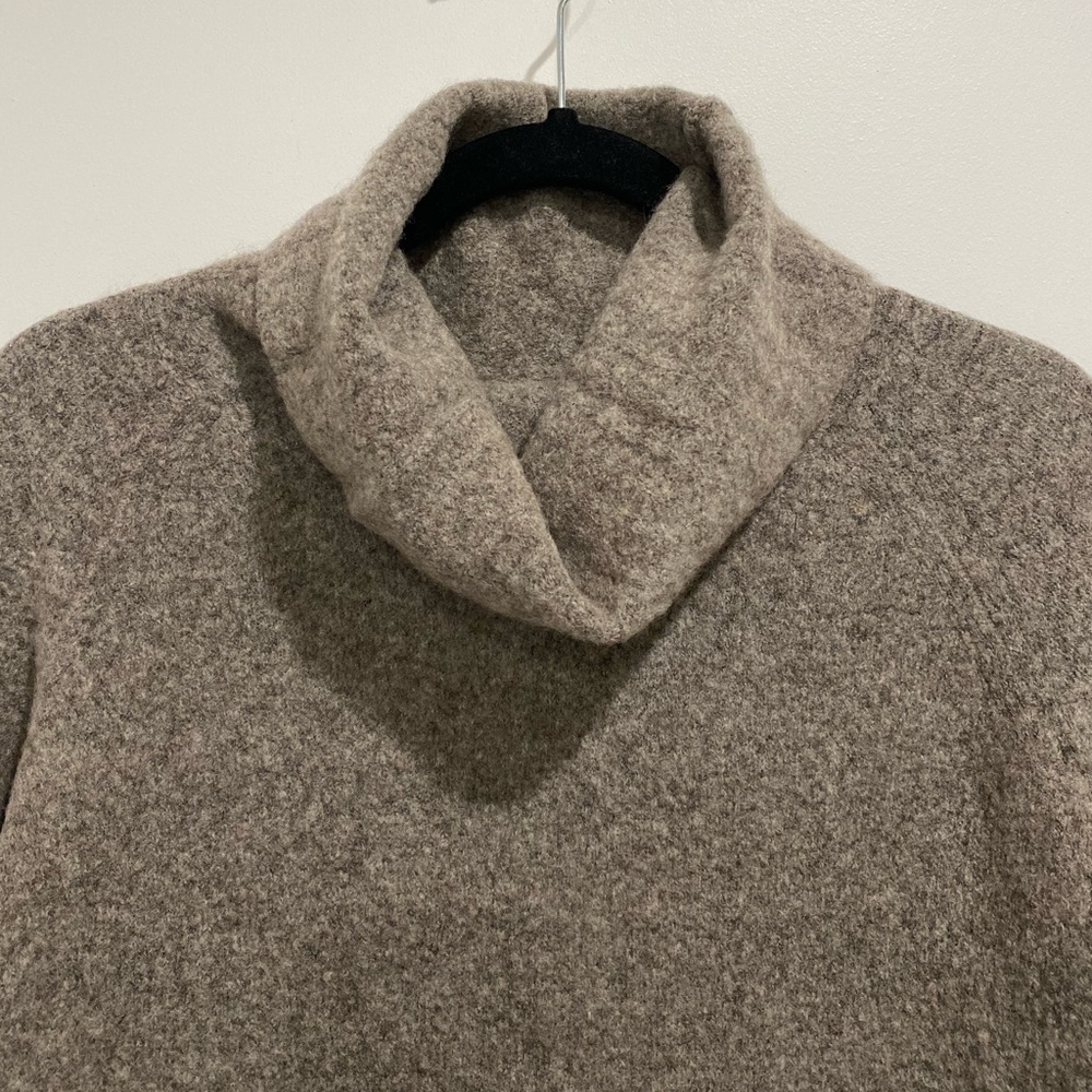 ✨Sold✨ Aritzia Community Plutarch Sweater - Picture 7 of 12